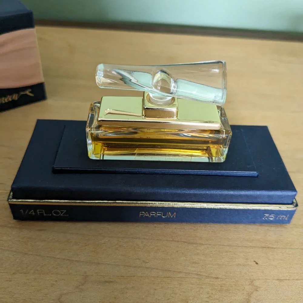 Catherine Deneuve Parfum - Picture 4 of 5